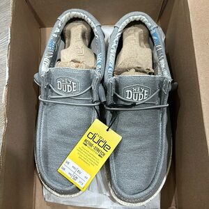 Men’s Size 10 Hey Dude shoes
